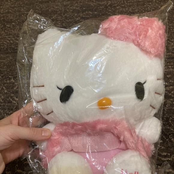 Hello kitty plush - Picture 3 of 5